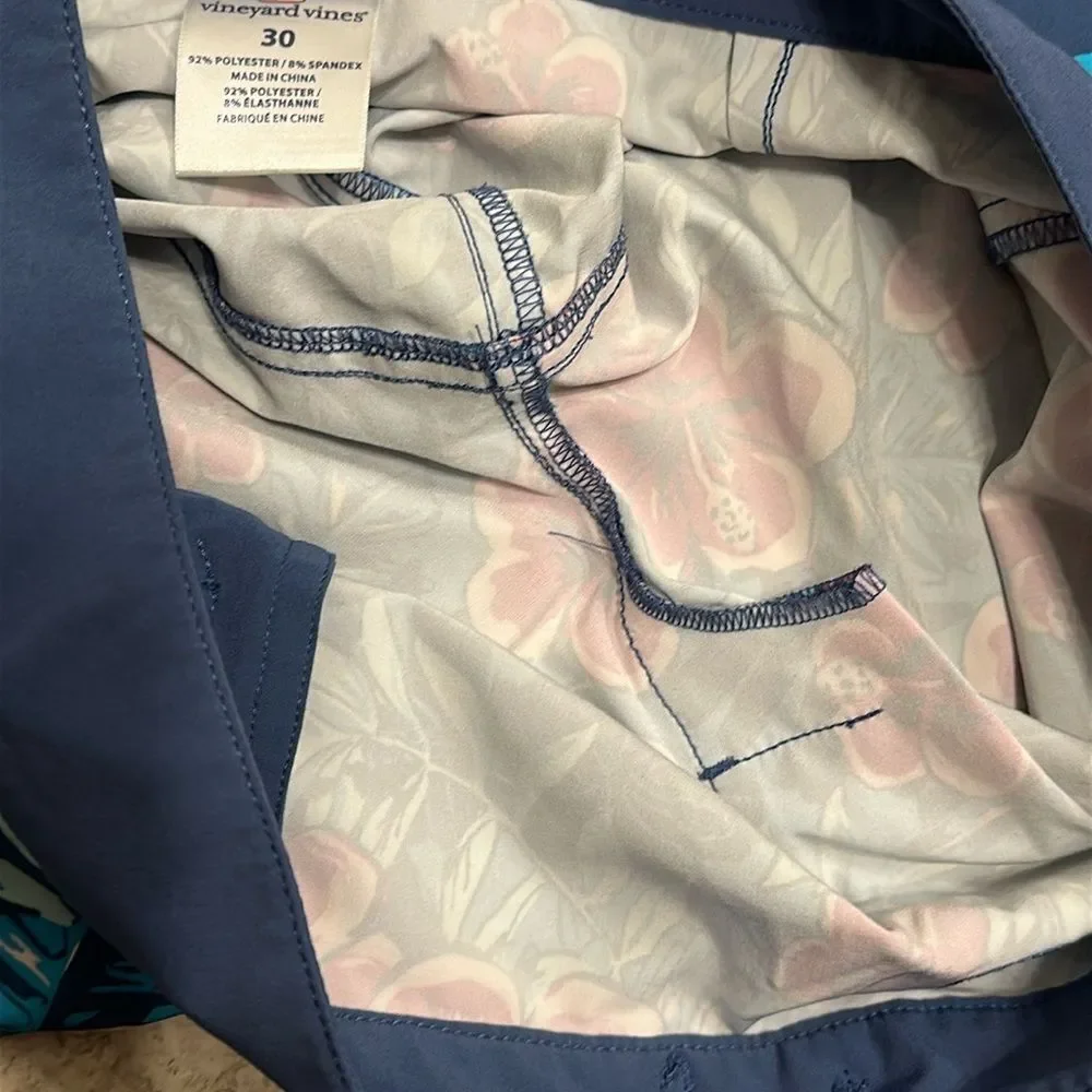 Vineyard Vine Hibiscus Men’s 9” Board Short Size 30